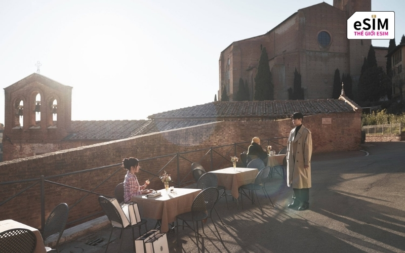 Civita di Bagnoregio gây ấn tượng với ngôi làng cổ chênh vênh, tách biệt khỏi thời gian.
